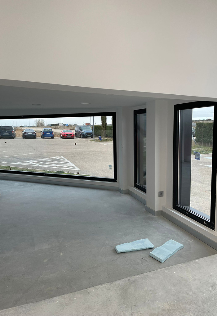 Ventanales para una nave comercial en Burgos