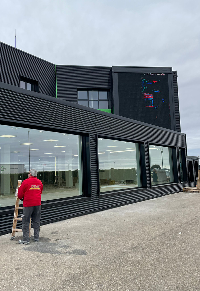 Ventanales para una nave comercial en Burgos